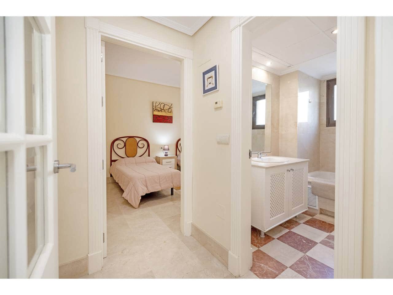 2 makuuhuone Huoneisto myytävänä paikassa Sotogrande mukana uima-altaan 
autotalli - 525 000 € (Ref: 9321529)