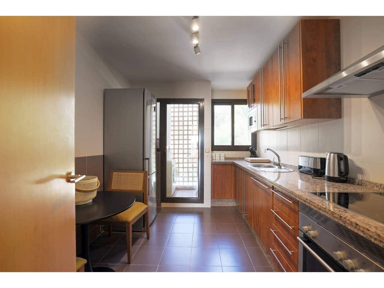 Apartamento de 2 habitaciones en Casares en venta con piscina garaje - 368.000 € (Ref: 9330182)