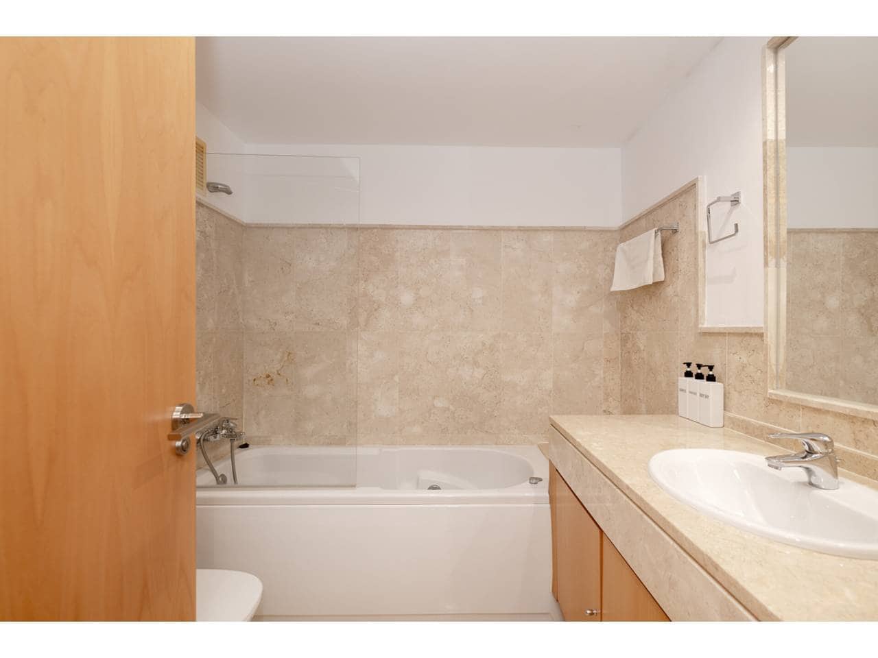 Apartamento de 2 habitaciones en Casares en venta con piscina garaje - 368.000 € (Ref: 9330182)