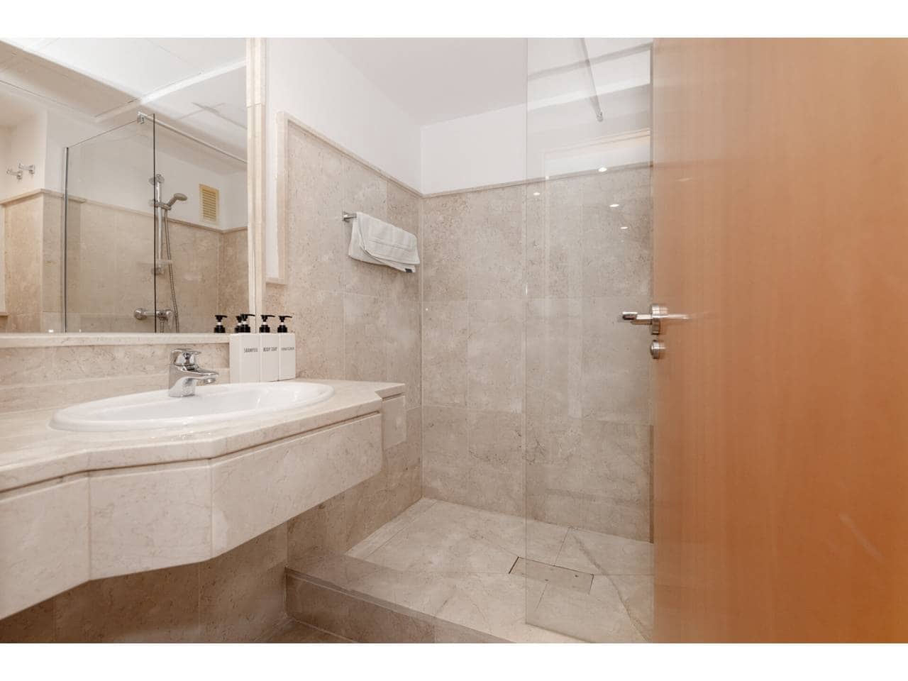 Apartamento de 2 habitaciones en Casares en venta con piscina garaje - 368.000 € (Ref: 9330182)