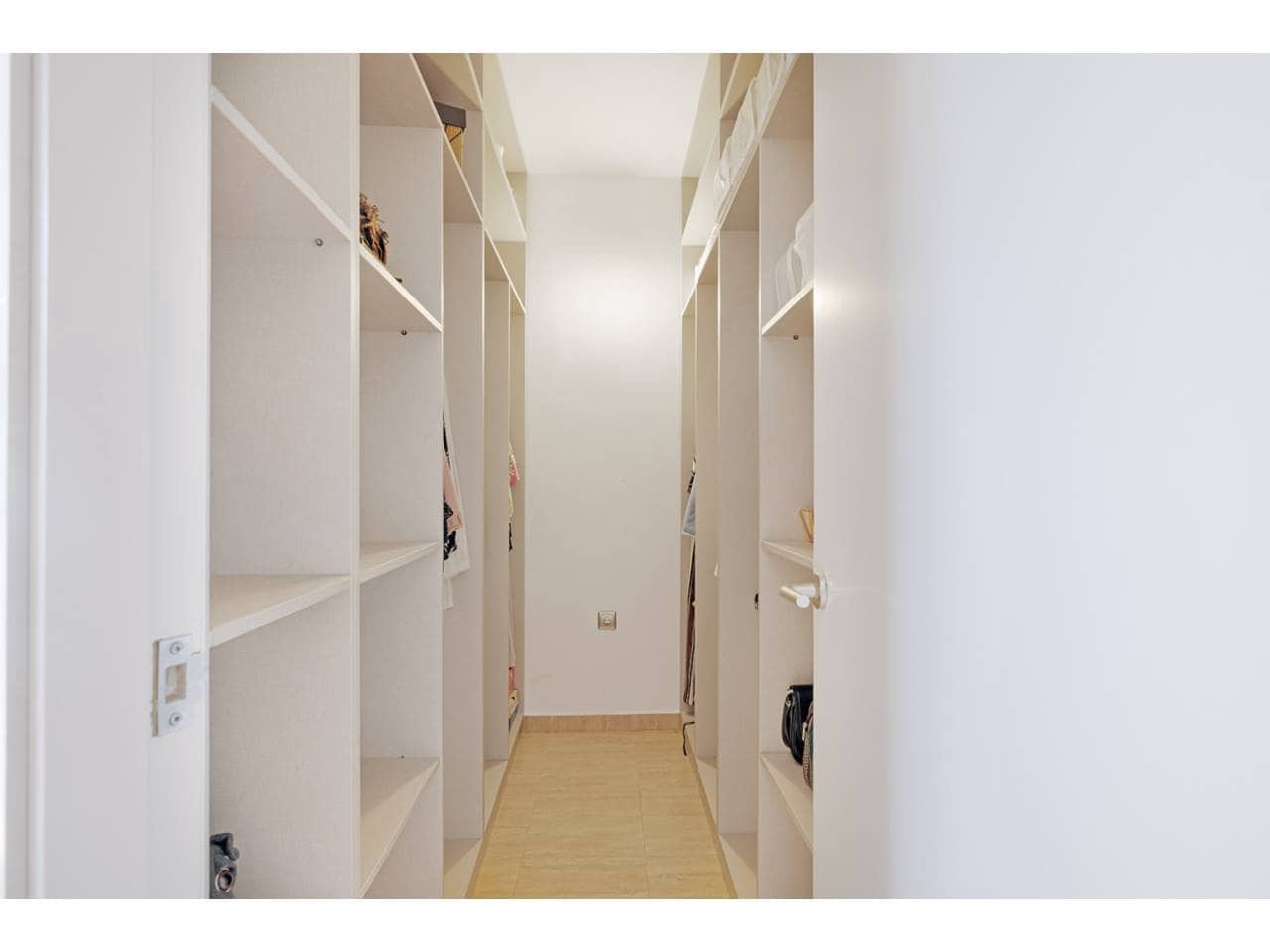 4 soveværelse Villa til salg i Los Barrios med swimmingpool garage - € 975.000 (Ref: 9330183)