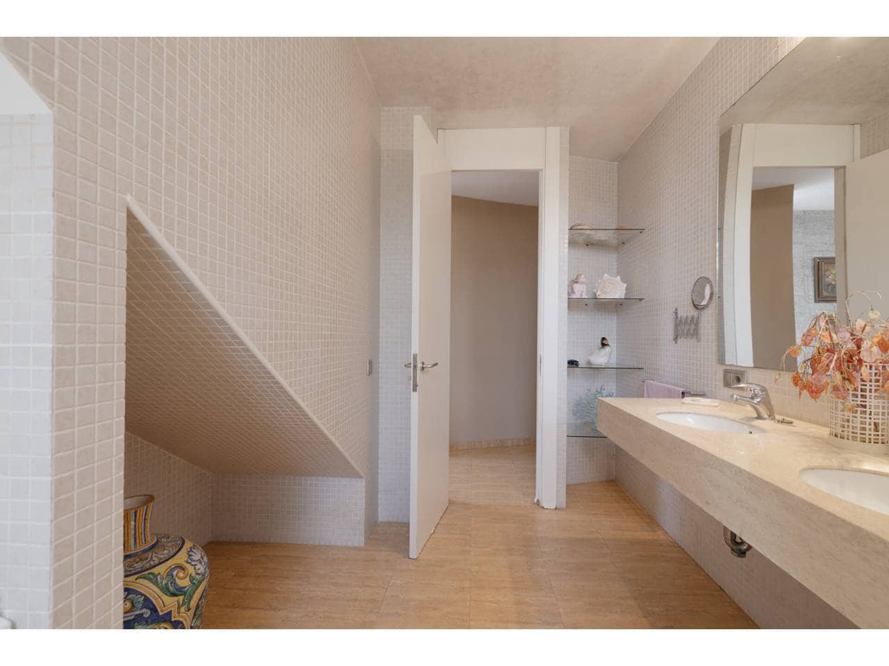 4 soveværelse Villa til salg i Los Barrios med swimmingpool garage - € 975.000 (Ref: 9330183)