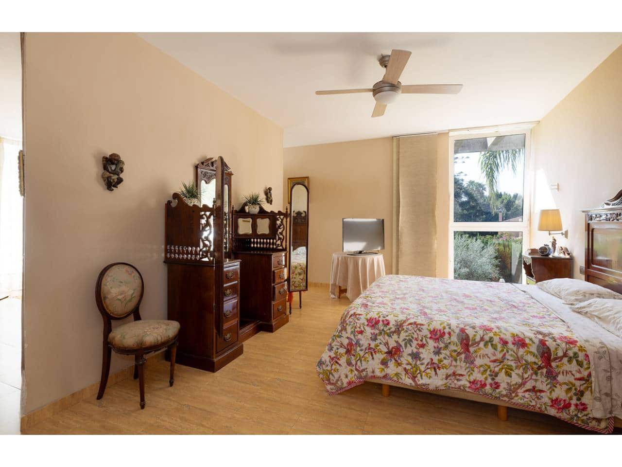 4 soveværelse Villa til salg i Los Barrios med swimmingpool garage - € 975.000 (Ref: 9330183)