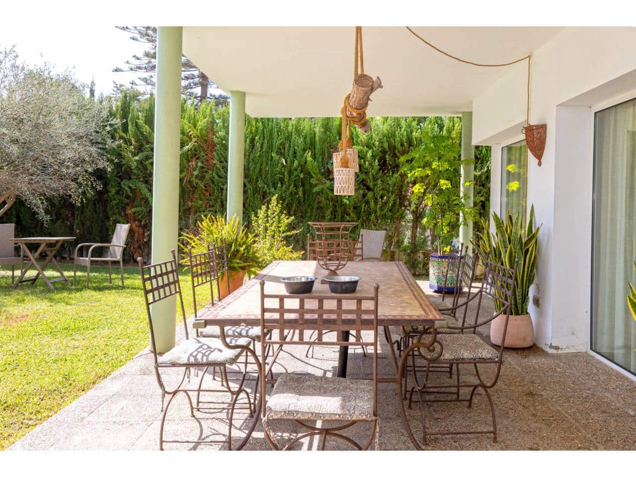 4 soveværelse Villa til salg i Los Barrios med swimmingpool garage - € 975.000 (Ref: 9330183)