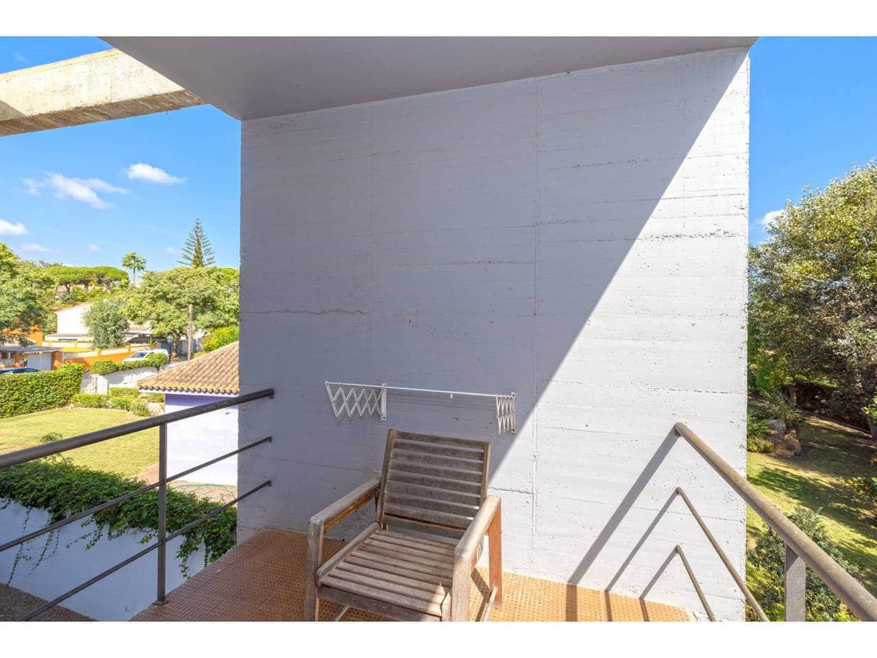 4 soveværelse Villa til salg i Los Barrios med swimmingpool garage - € 975.000 (Ref: 9330183)