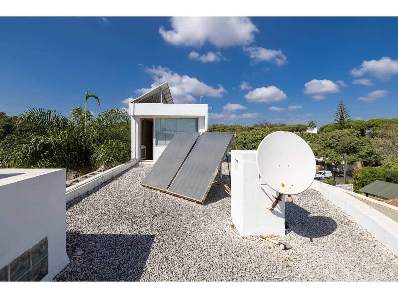 4 soveværelse Villa til salg i Los Barrios med swimmingpool garage - € 975.000 (Ref: 9330183)