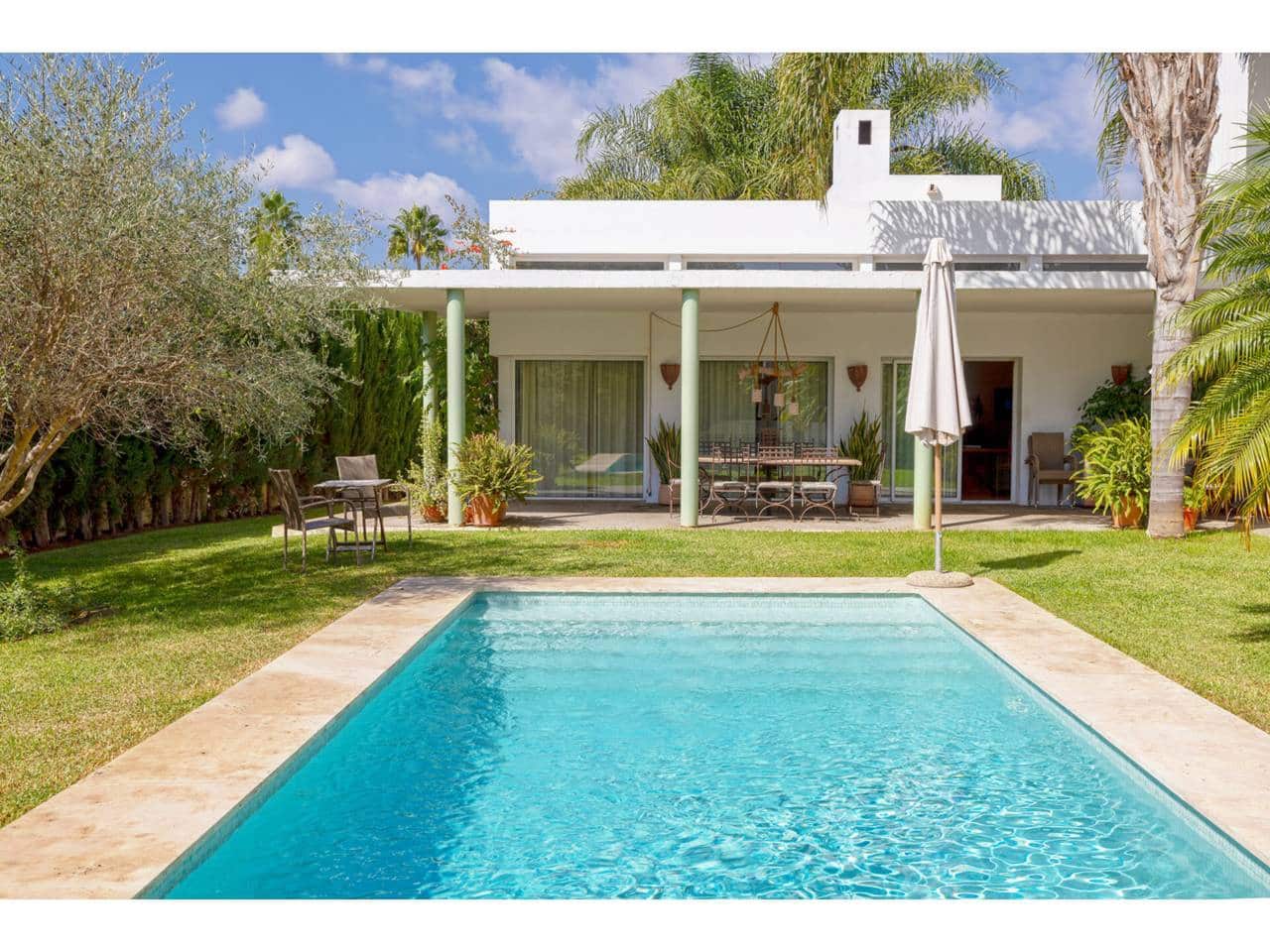 4 soveværelse Villa til salg i Los Barrios med swimmingpool garage - € 975.000 (Ref: 9330183)