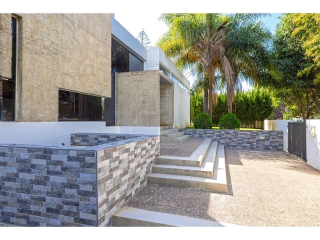 4 quarto Moradia para venda em Los Barrios com piscina garagem - 900 000 € (Ref: 9330183)