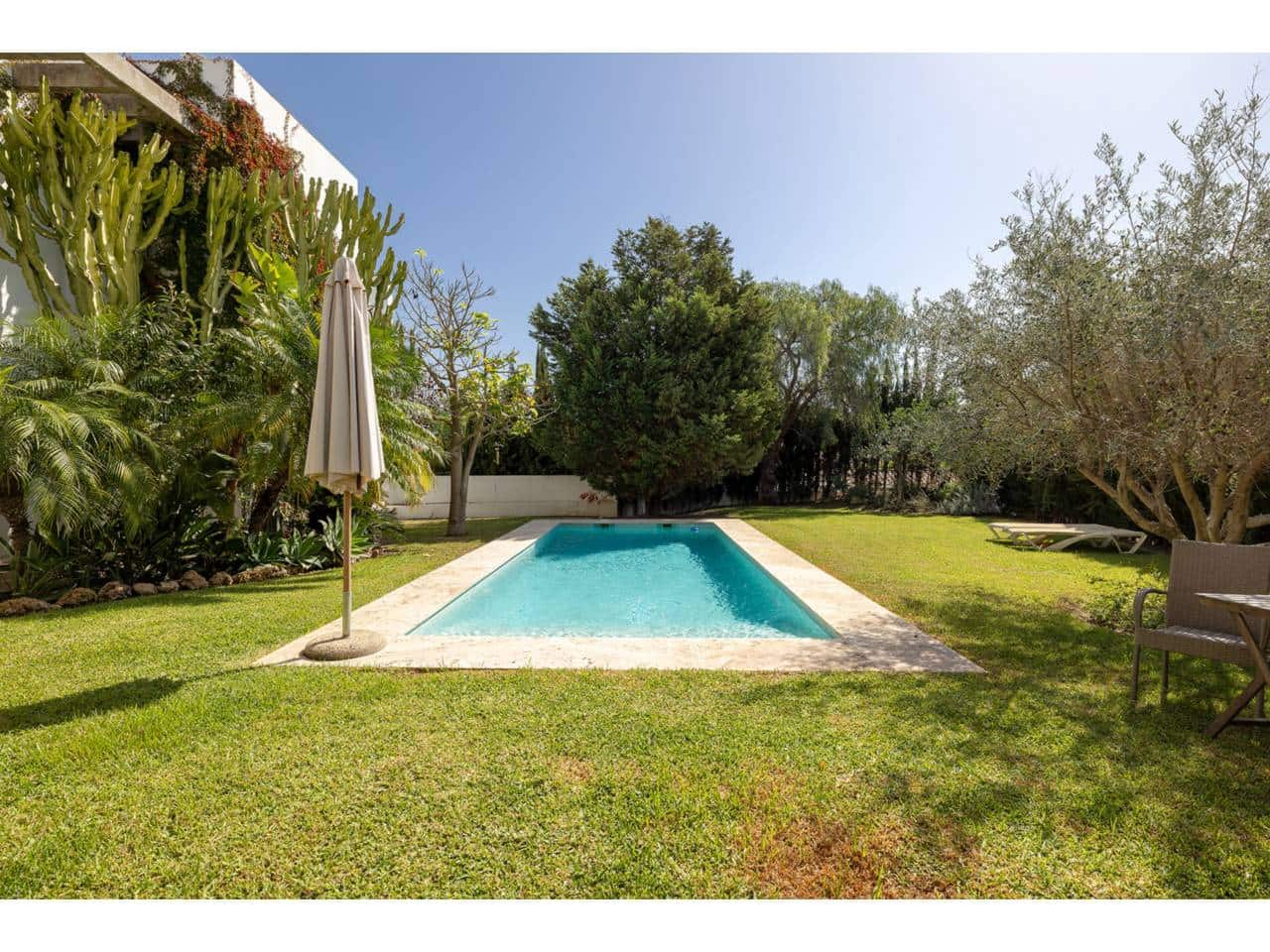 4 soveværelse Villa til salg i Los Barrios med swimmingpool garage - € 975.000 (Ref: 9330183)