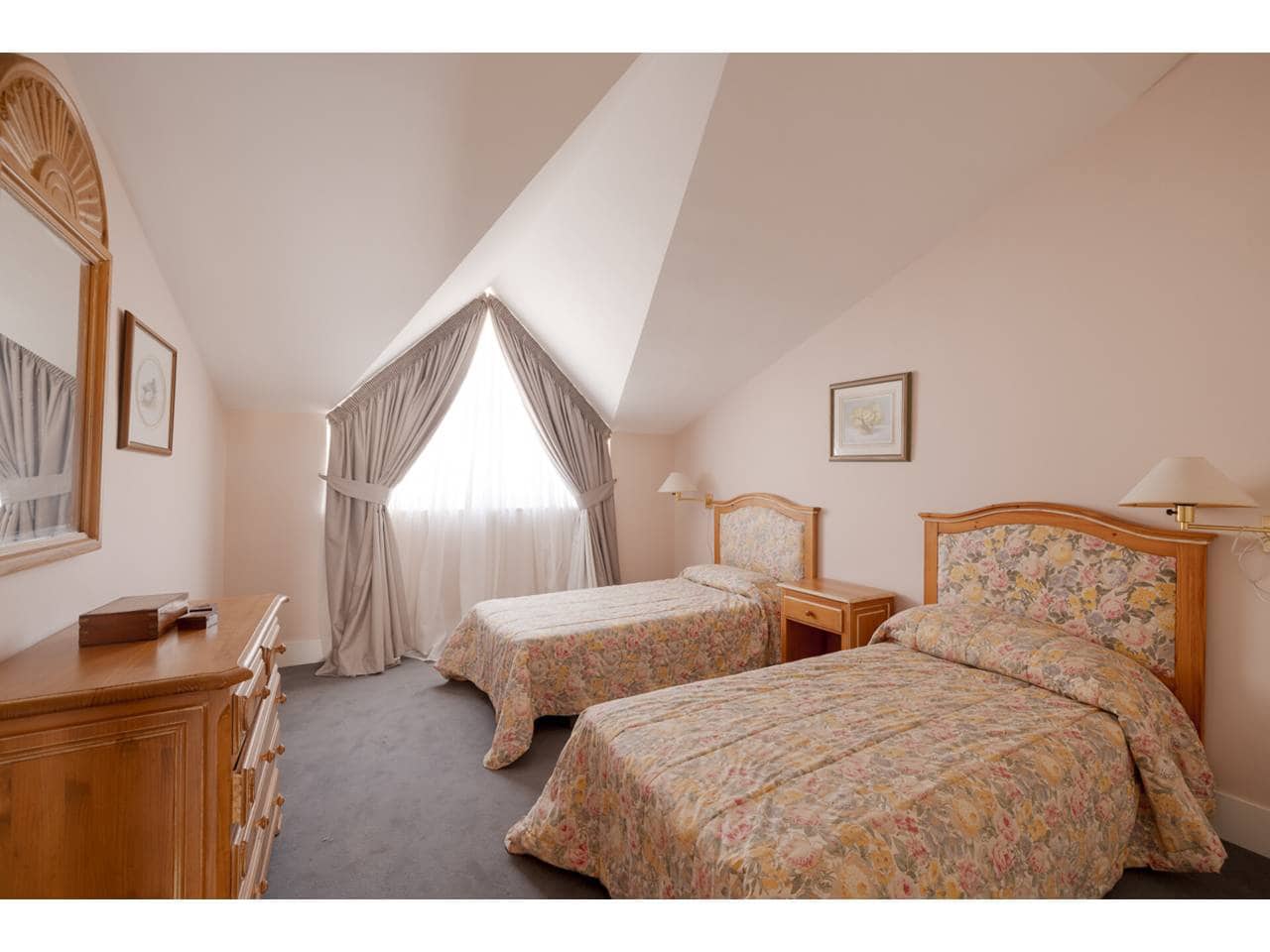 Ático de 2 habitaciones en Sotogrande en venta con garaje - 525.000 € (Ref: 9337329)