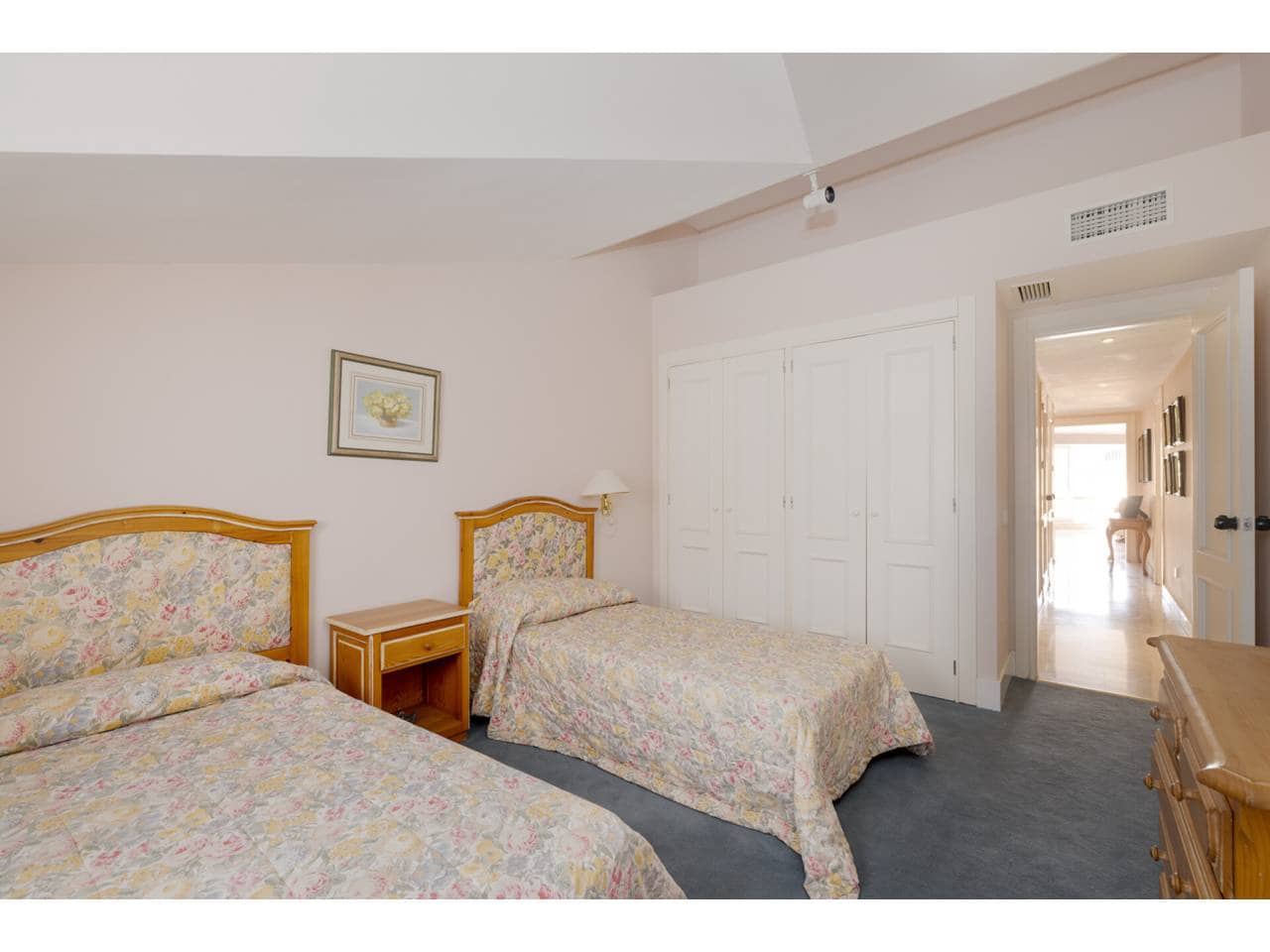 Ático de 2 habitaciones en Sotogrande en venta con garaje - 525.000 € (Ref: 9337329)