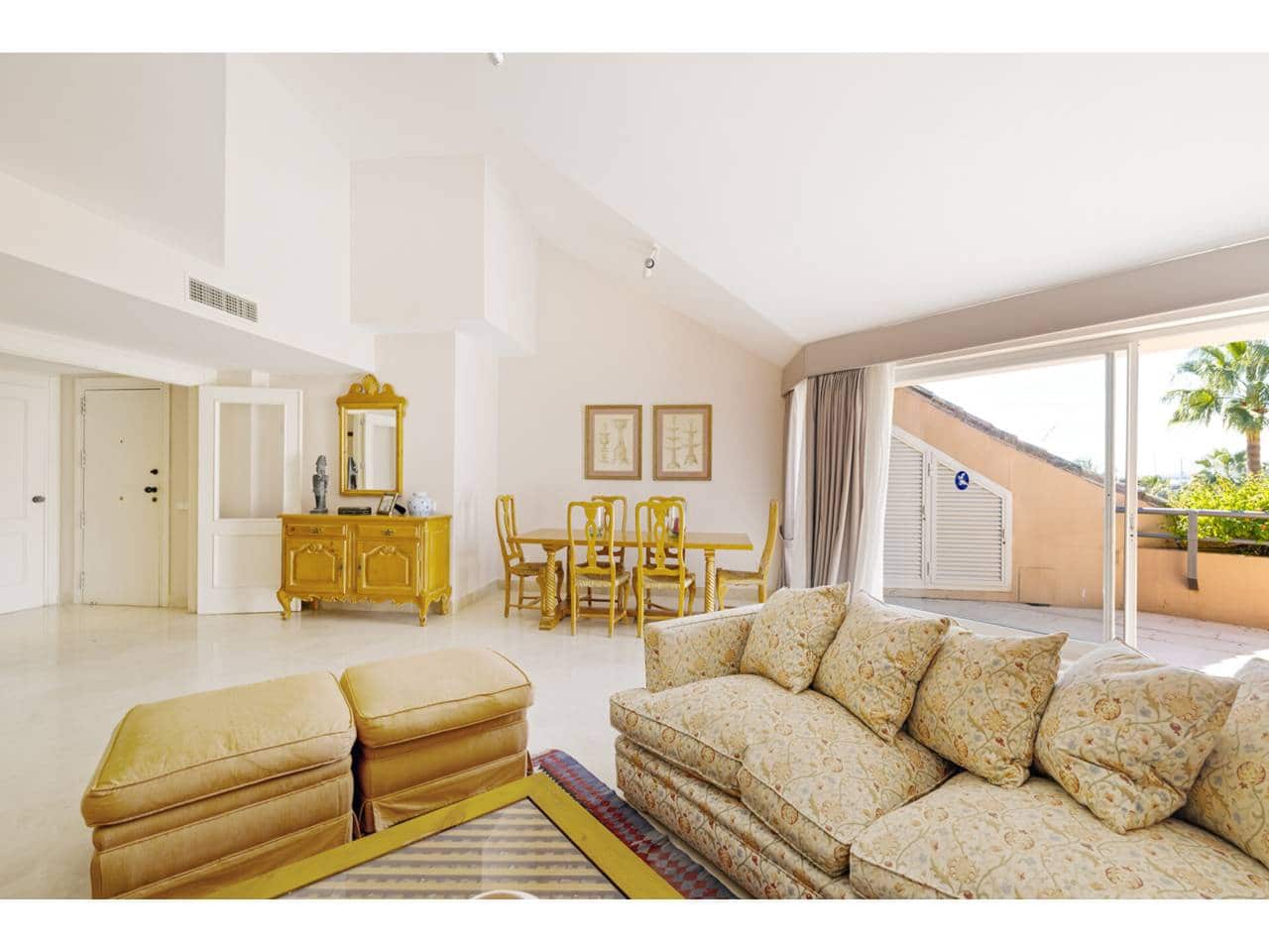 Ático de 2 habitaciones en Sotogrande en venta con garaje - 525.000 € (Ref: 9337329)