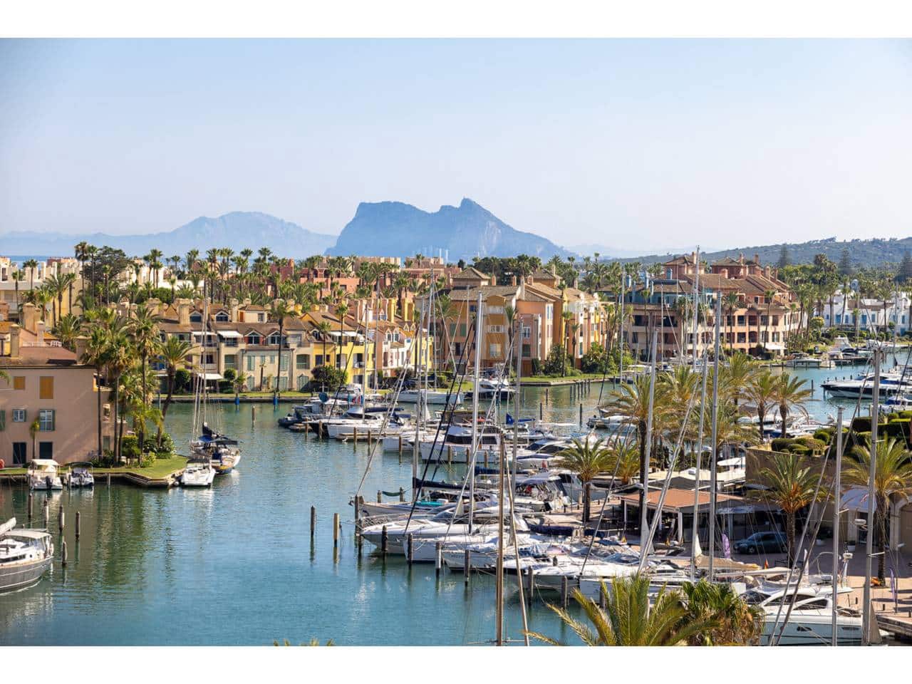 Ático de 2 habitaciones en Sotogrande en venta con garaje - 525.000 € (Ref: 9337329)