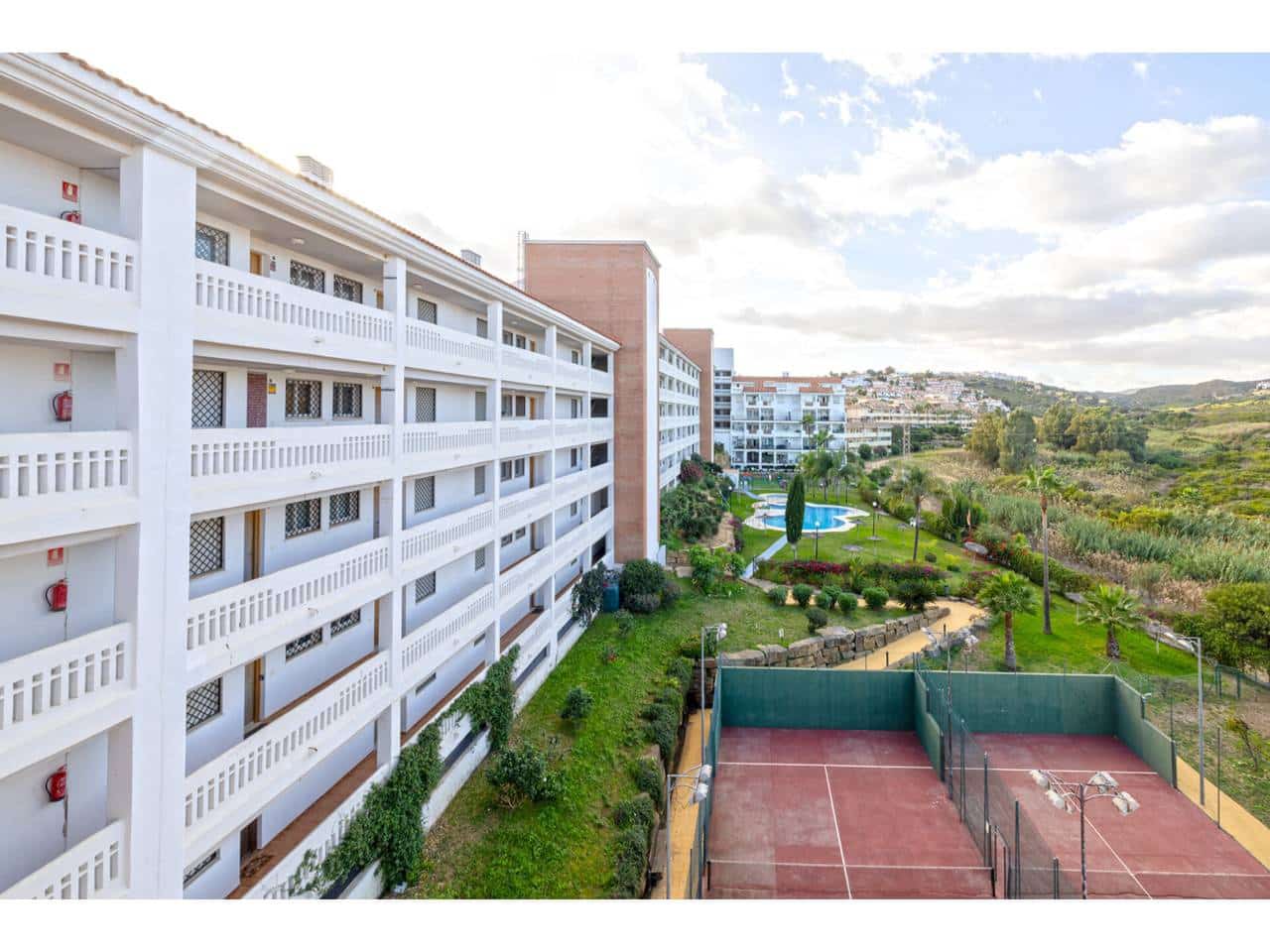 3 bedroom Apartment for sale in Manilva with pool garage - € 435,000 (Ref: 9346893)