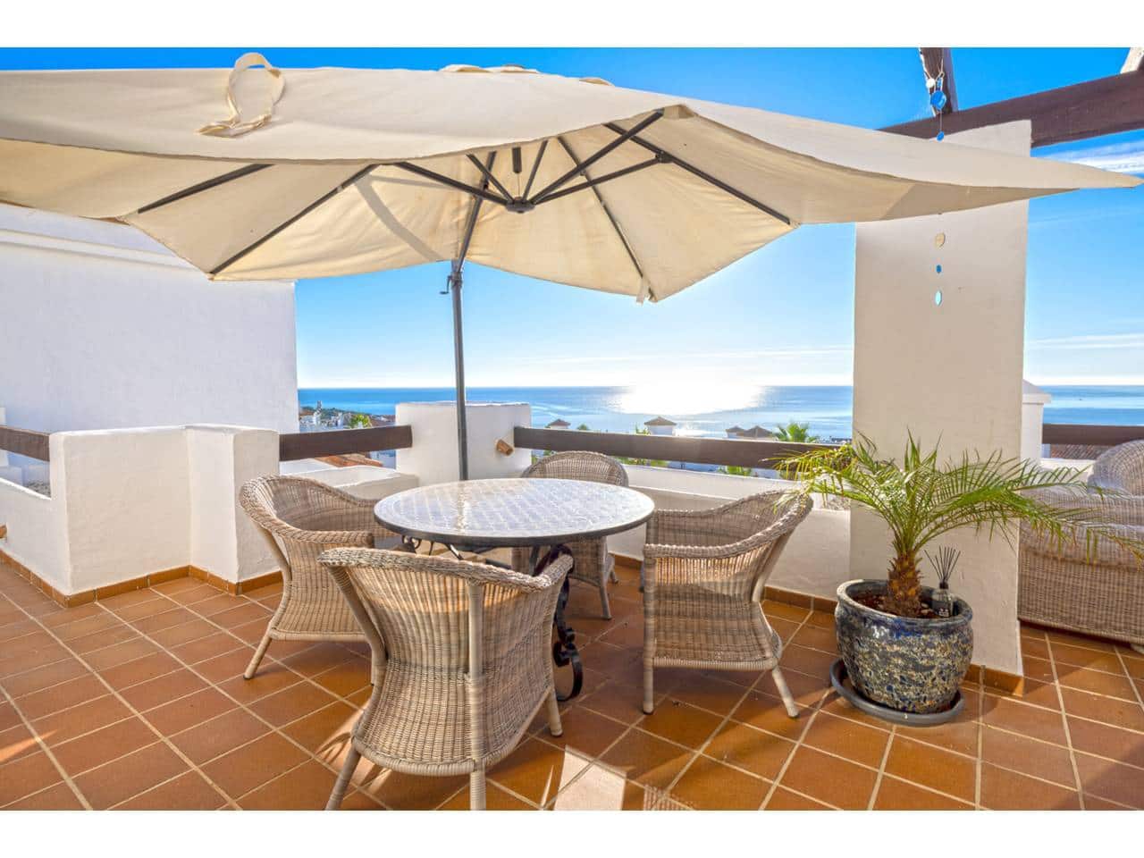 2 soveværelse Penthouse til salg i La Linea de la Concepcion med swimmingpool garage - € 550.000 (Ref: 9374996)