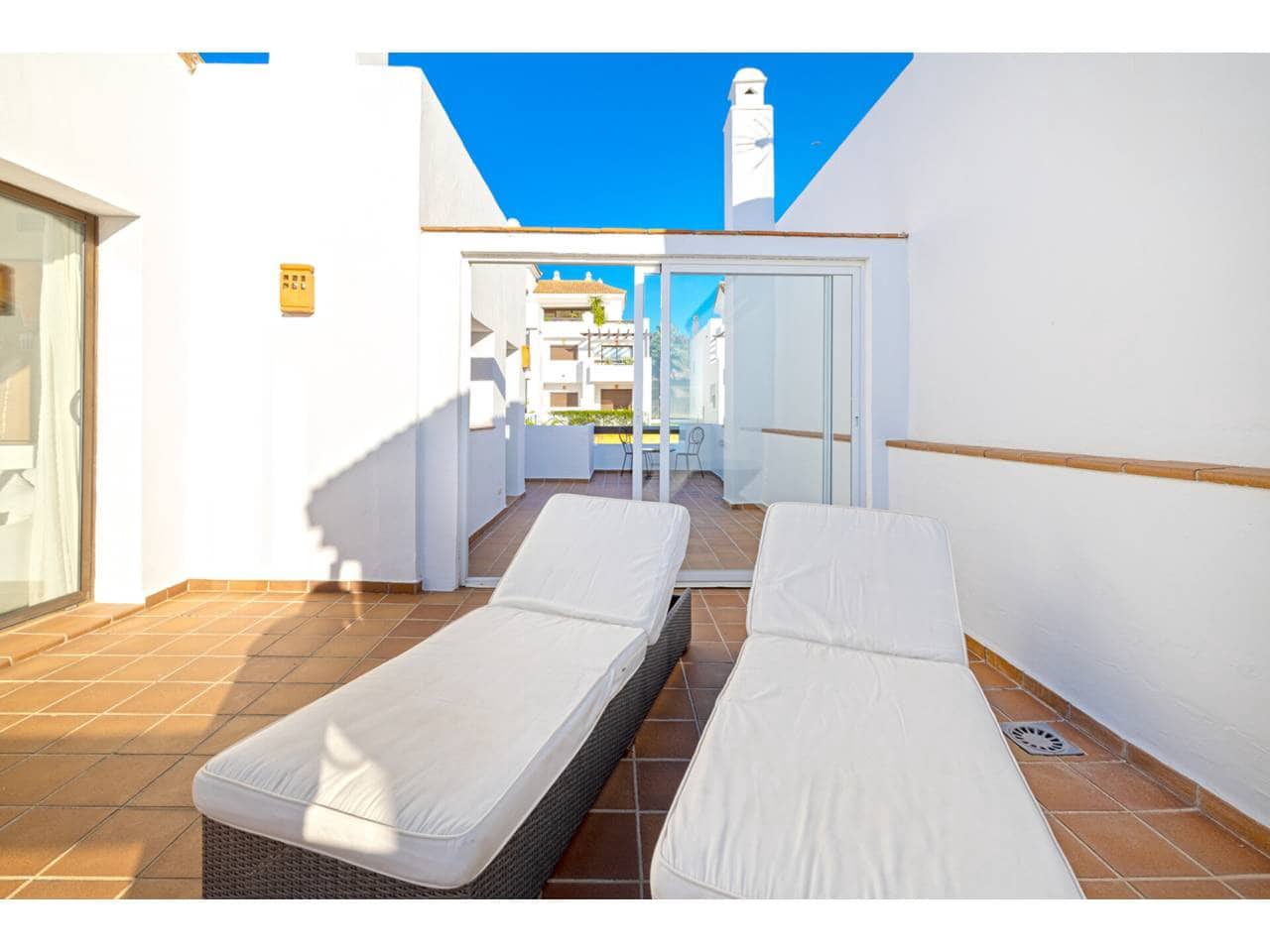 2 soveværelse Penthouse til salg i La Linea de la Concepcion med swimmingpool garage - € 550.000 (Ref: 9374996)