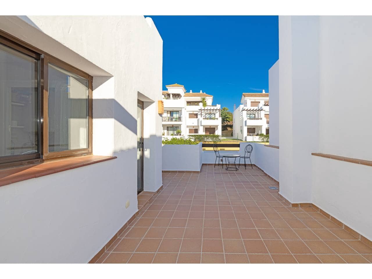 2 soveværelse Penthouse til salg i La Linea de la Concepcion med swimmingpool garage - € 550.000 (Ref: 9374996)