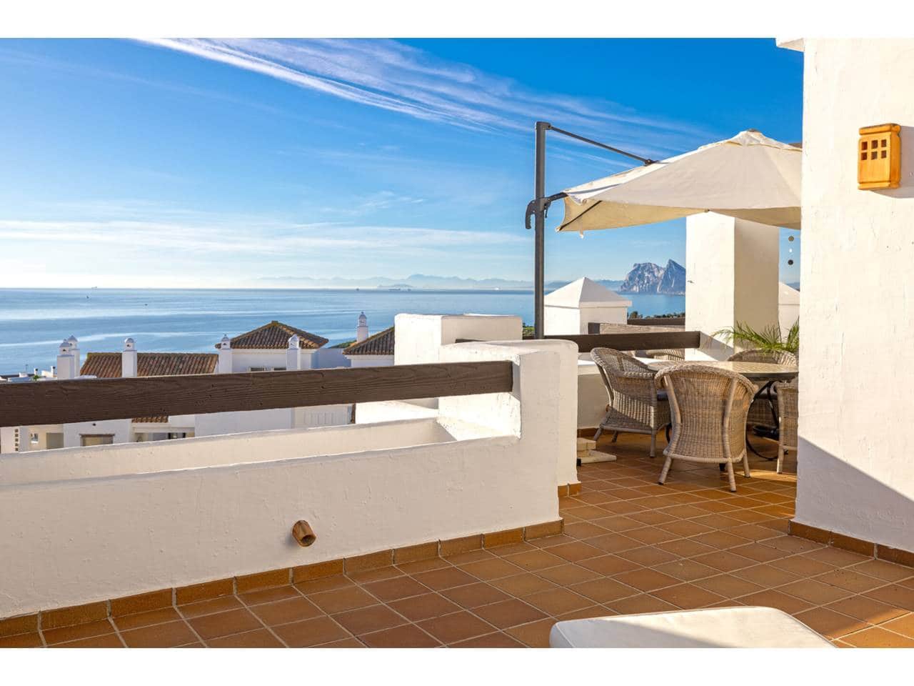 2 soveværelse Penthouse til salg i La Linea de la Concepcion med swimmingpool garage - € 550.000 (Ref: 9374996)