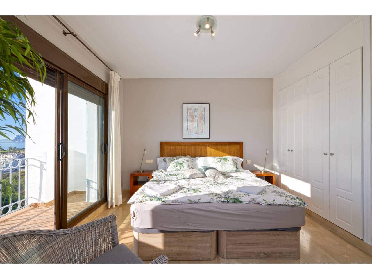 2 soveværelse Penthouse til salg i La Linea de la Concepcion med swimmingpool garage - € 550.000 (Ref: 9374996)