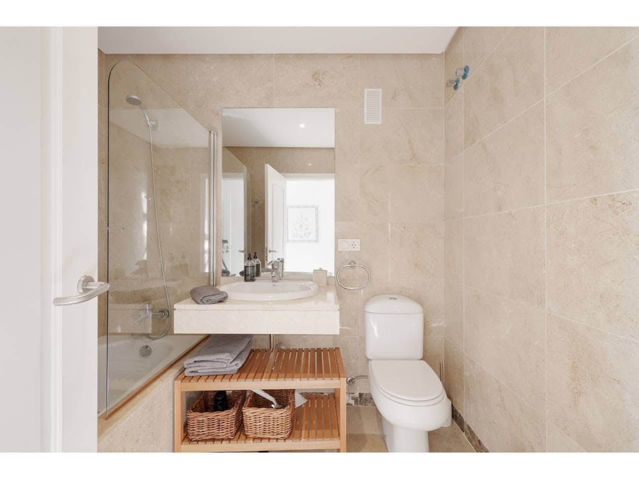 2 soveværelse Penthouse til salg i La Linea de la Concepcion med swimmingpool garage - € 550.000 (Ref: 9374996)