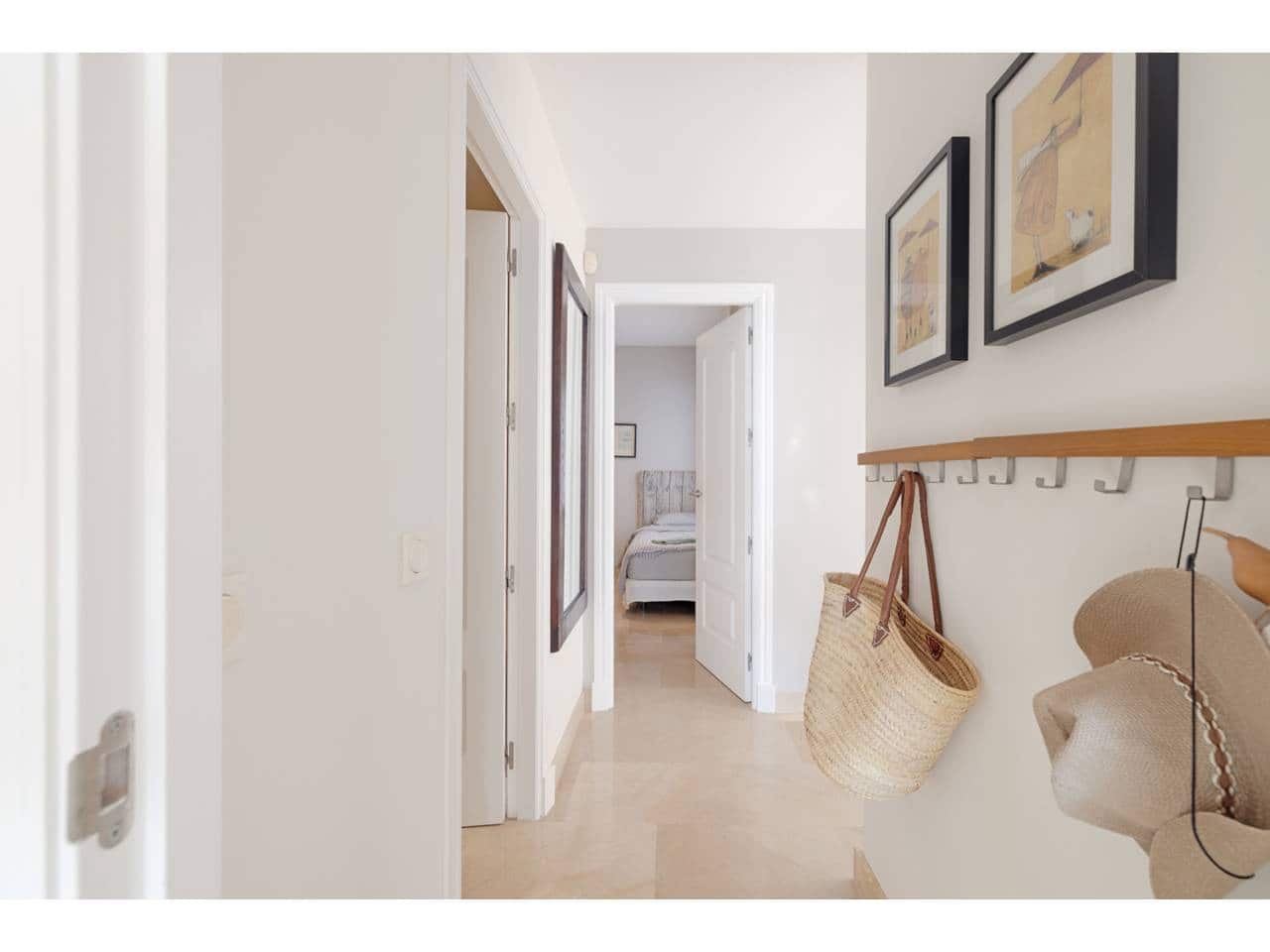 2 soveværelse Penthouse til salg i La Linea de la Concepcion med swimmingpool garage - € 550.000 (Ref: 9374996)