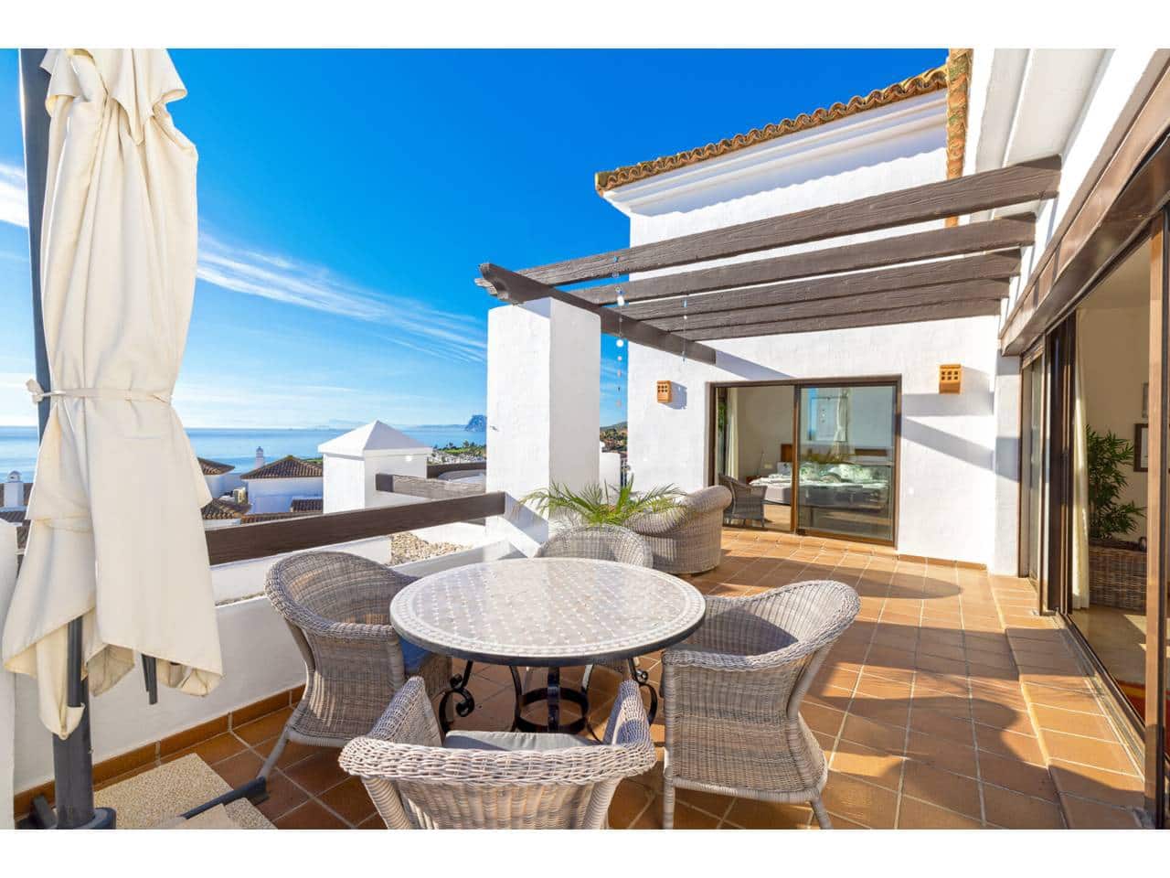 2 soveværelse Penthouse til salg i La Linea de la Concepcion med swimmingpool garage - € 550.000 (Ref: 9374996)