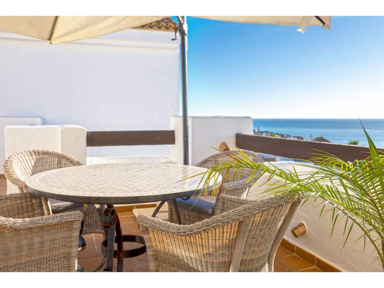 2 soveværelse Penthouse til salg i La Linea de la Concepcion med swimmingpool garage - € 550.000 (Ref: 9374996)