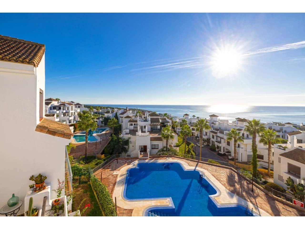 2 soveværelse Penthouse til salg i La Linea de la Concepcion med swimmingpool garage - € 550.000 (Ref: 9374996)
