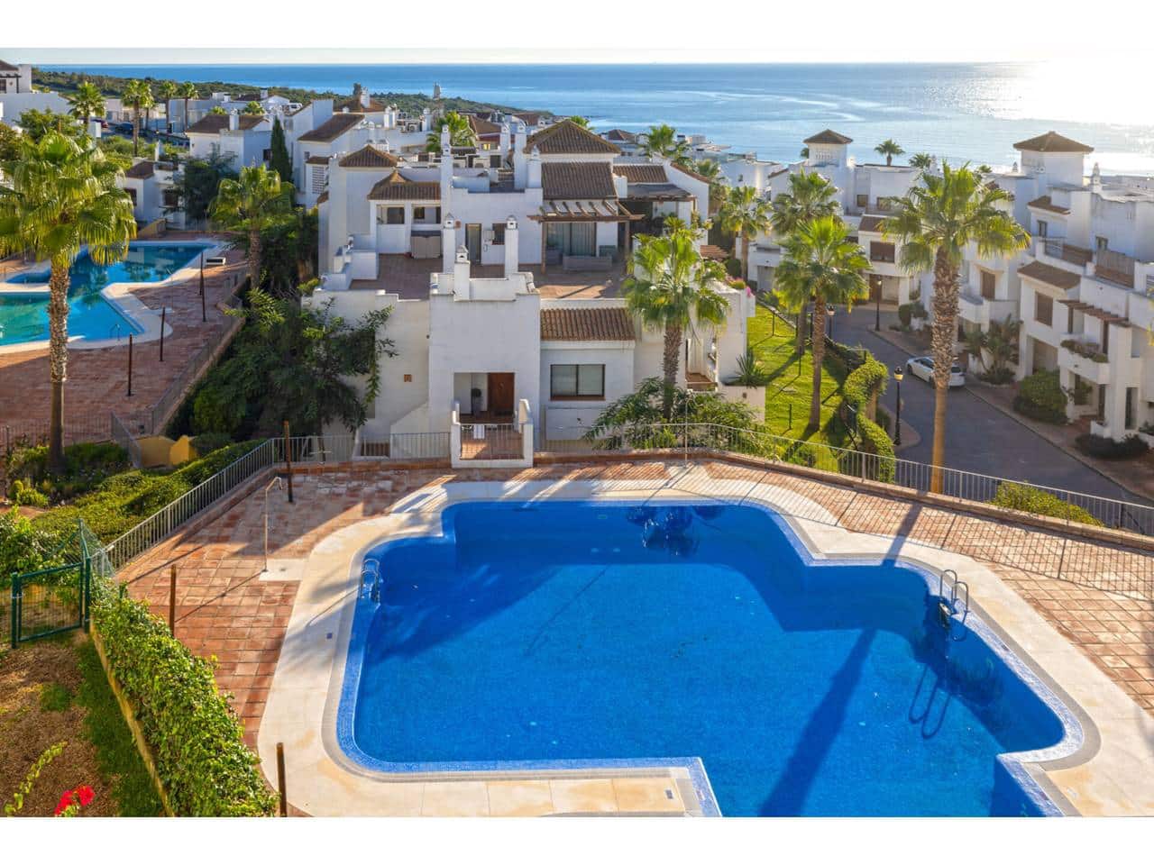 2 soveværelse Penthouse til salg i La Linea de la Concepcion med swimmingpool garage - € 550.000 (Ref: 9374996)