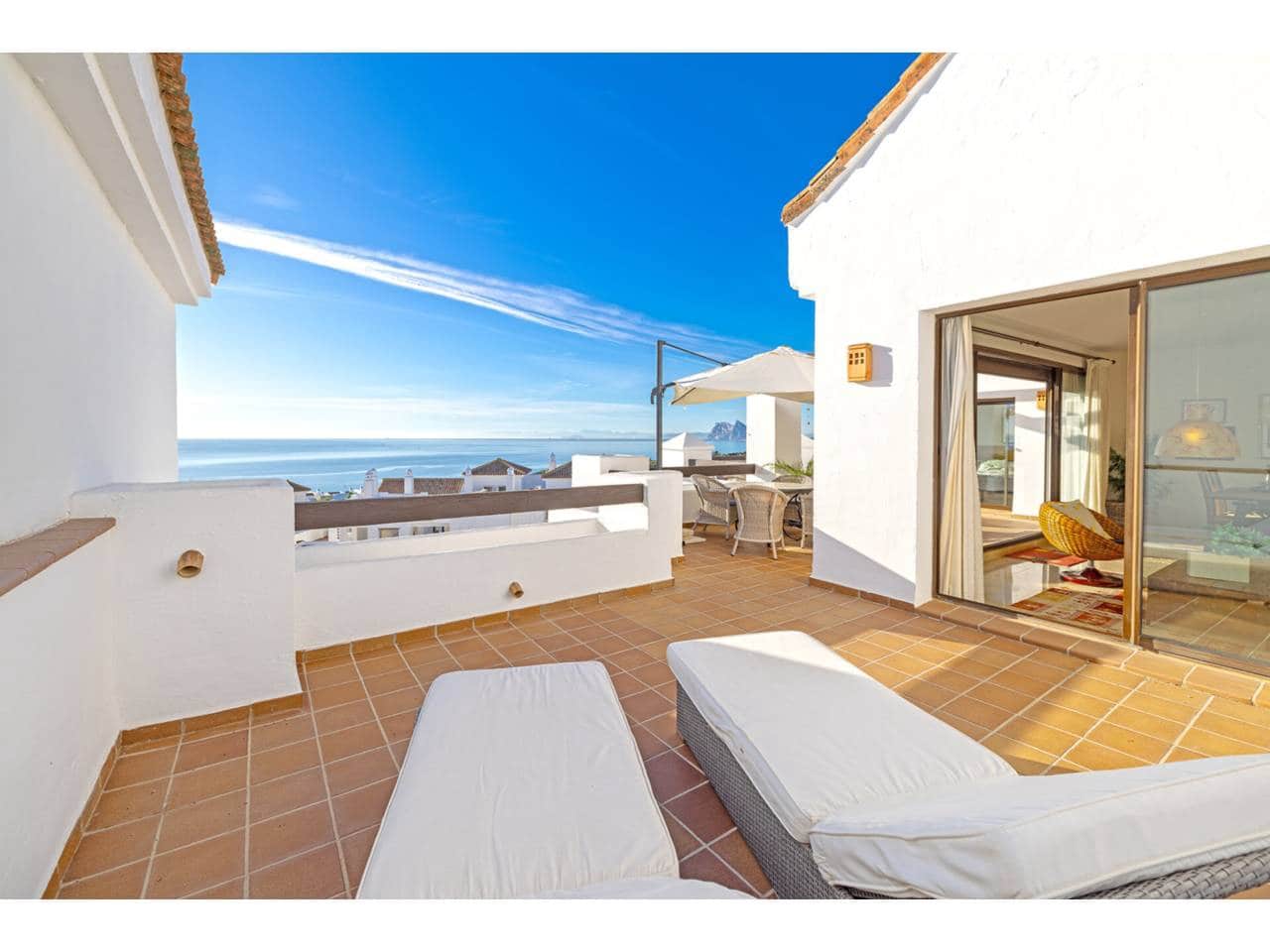 2 soveværelse Penthouse til salg i La Linea de la Concepcion med swimmingpool garage - € 550.000 (Ref: 9374996)