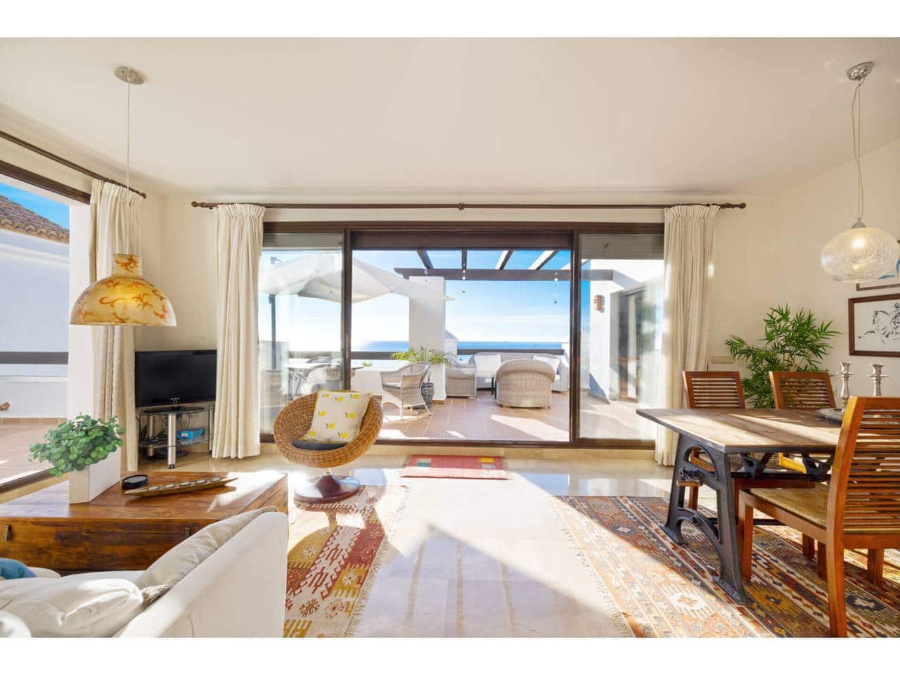 2 soveværelse Penthouse til salg i La Linea de la Concepcion med swimmingpool garage - € 550.000 (Ref: 9374996)