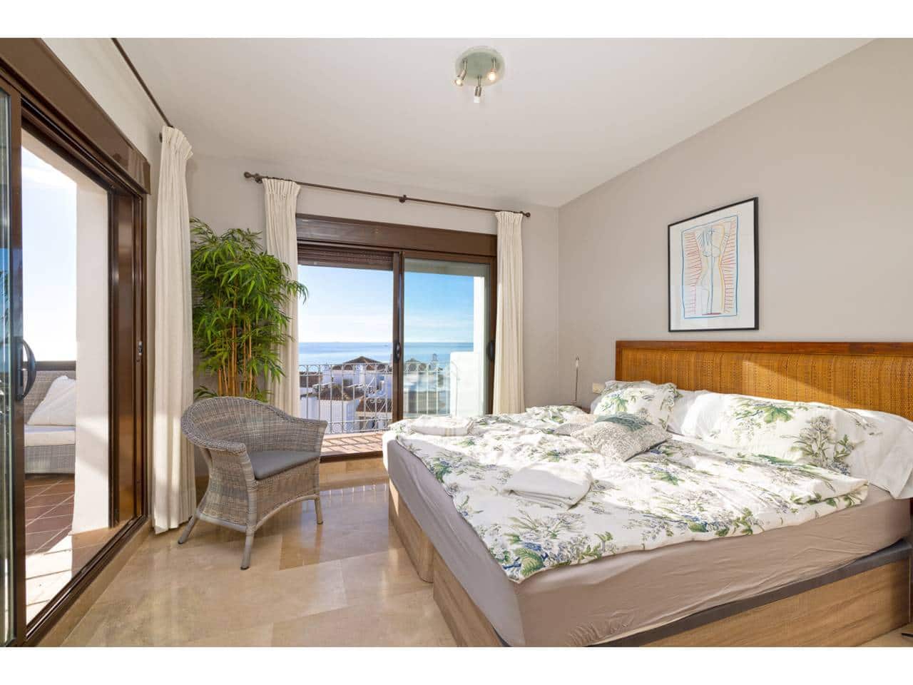 2 soveværelse Penthouse til salg i La Linea de la Concepcion med swimmingpool garage - € 550.000 (Ref: 9374996)