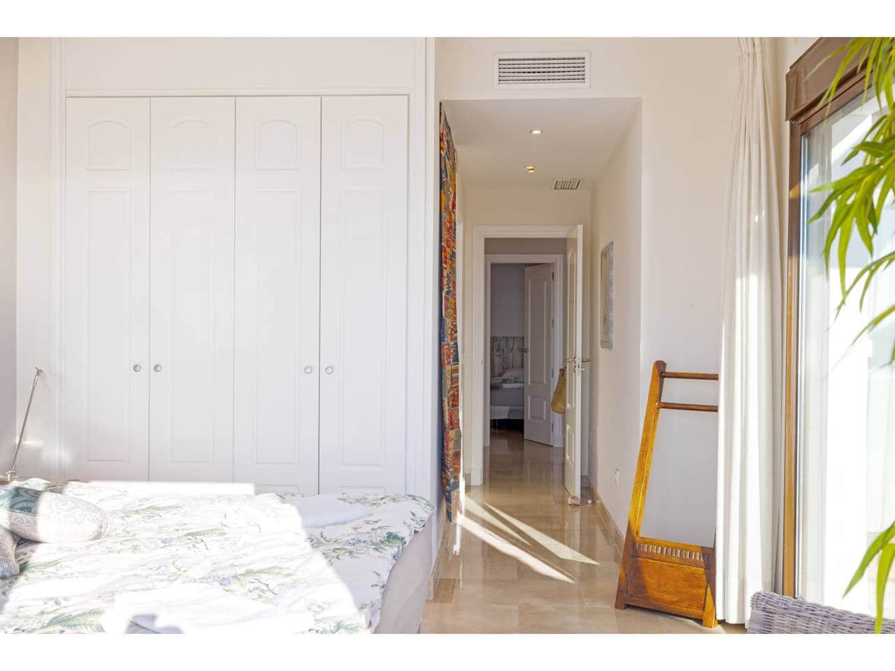 2 soveværelse Penthouse til salg i La Linea de la Concepcion med swimmingpool garage - € 550.000 (Ref: 9374996)