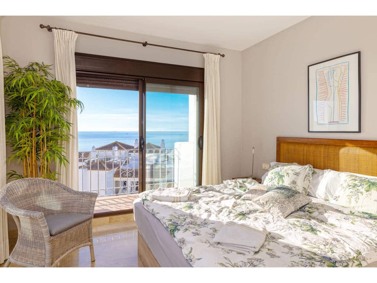 2 soveværelse Penthouse til salg i La Linea de la Concepcion med swimmingpool garage - € 550.000 (Ref: 9374996)