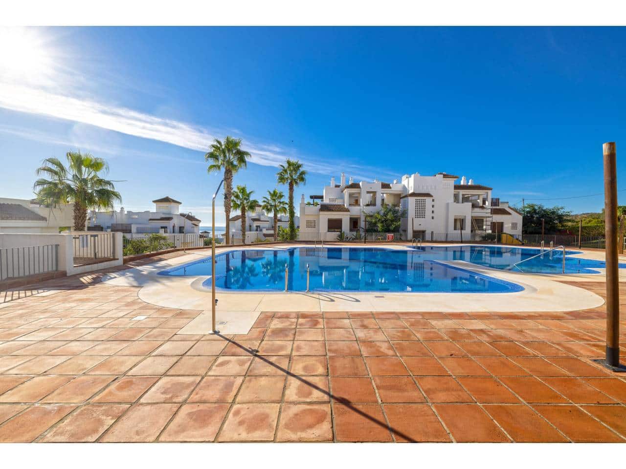 2 soveværelse Penthouse til salg i La Linea de la Concepcion med swimmingpool garage - € 550.000 (Ref: 9374996)