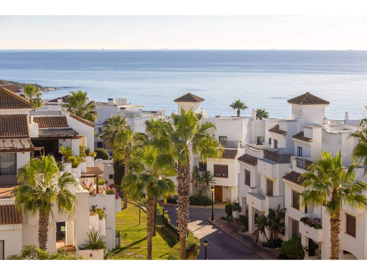 2 soveværelse Penthouse til salg i La Linea de la Concepcion med swimmingpool garage - € 550.000 (Ref: 9374996)