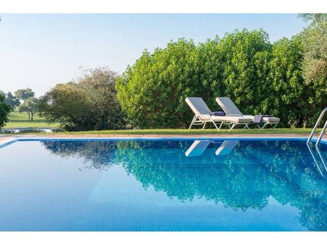 3 bedroom Villa for sale in Benalup with pool garage - € 650,000 (Ref: 9387560)