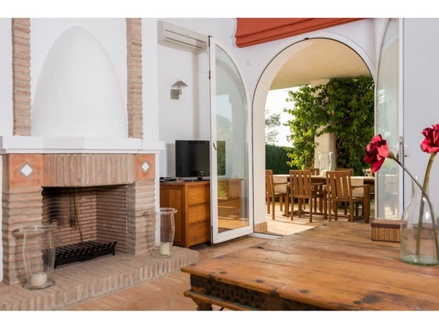 3 bedroom Villa for sale in Benalup with pool garage - € 650,000 (Ref: 9387560)