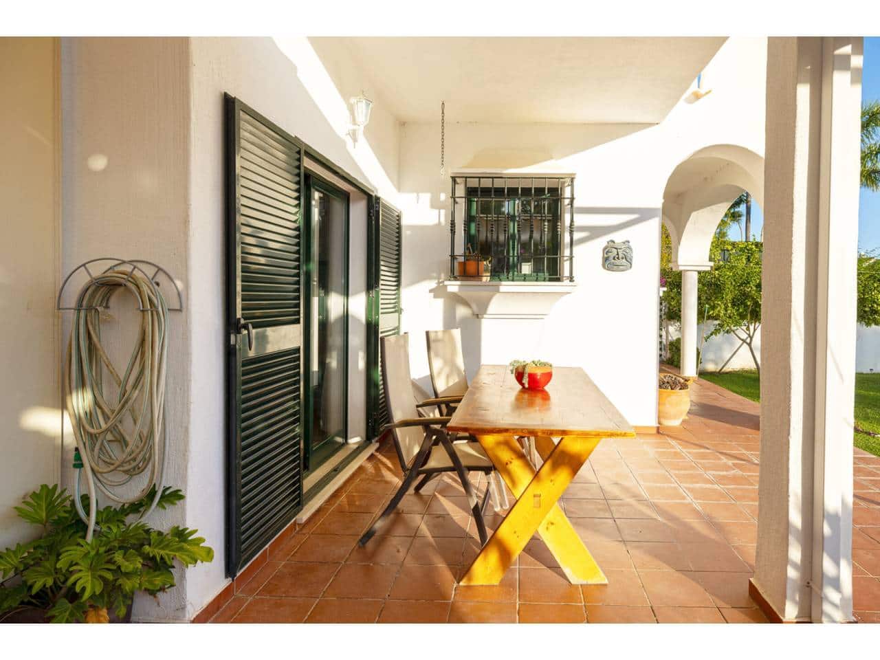 3 sypialnia Dom blizniak na sprzedaż w Manilva z basenem garażem - 549 000 € (Ref: 9400797)