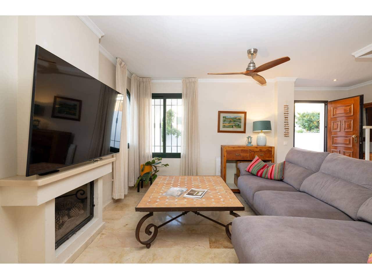 3 sypialnia Dom blizniak na sprzedaż w Manilva z basenem garażem - 549 000 € (Ref: 9400797)