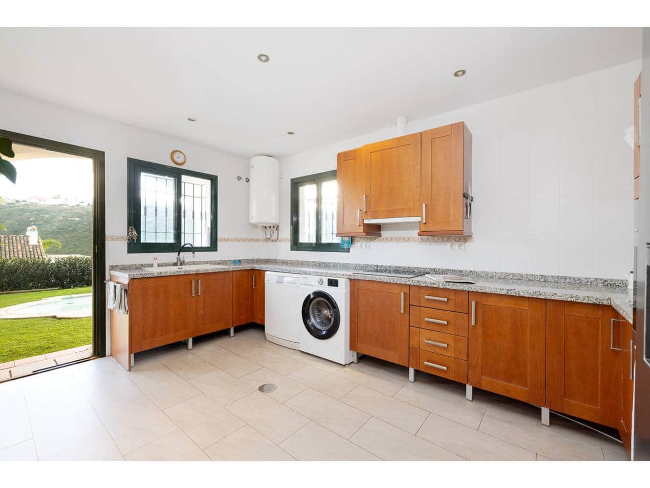 3 sypialnia Dom blizniak na sprzedaż w Manilva z basenem garażem - 549 000 € (Ref: 9400797)