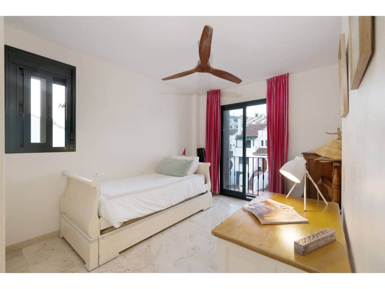 3 sypialnia Dom blizniak na sprzedaż w Manilva z basenem garażem - 549 000 € (Ref: 9400797)