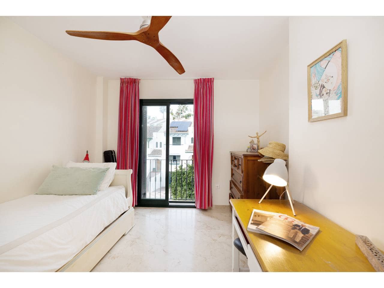 3 sypialnia Dom blizniak na sprzedaż w Manilva z basenem garażem - 549 000 € (Ref: 9400797)