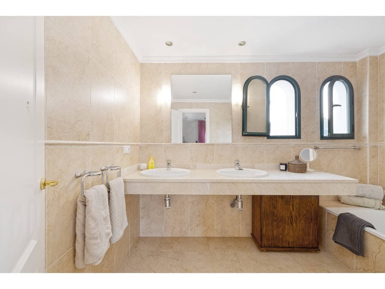 3 sypialnia Dom blizniak na sprzedaż w Manilva z basenem garażem - 549 000 € (Ref: 9400797)