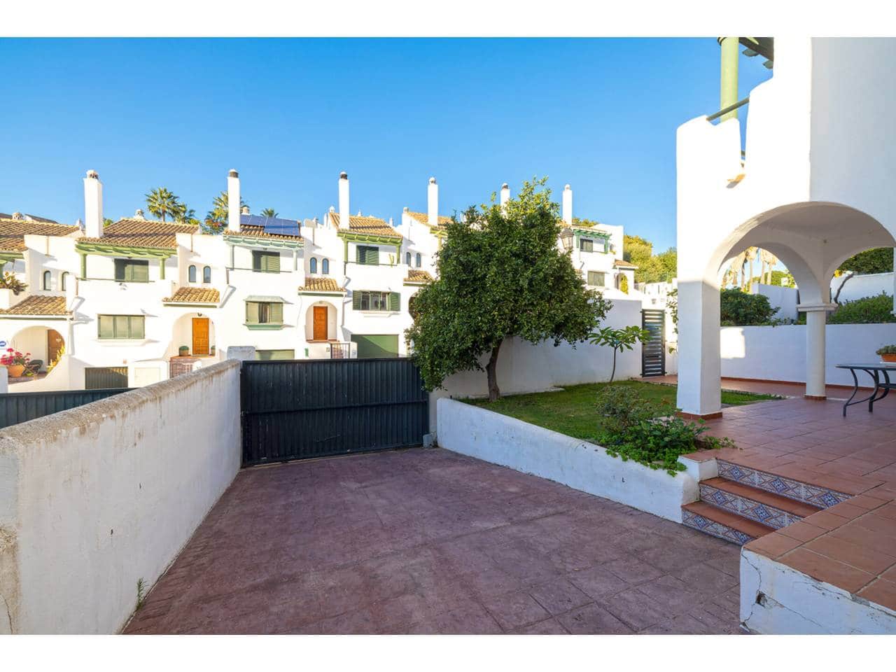 3 sypialnia Dom blizniak na sprzedaż w Manilva z basenem garażem - 549 000 € (Ref: 9400797)