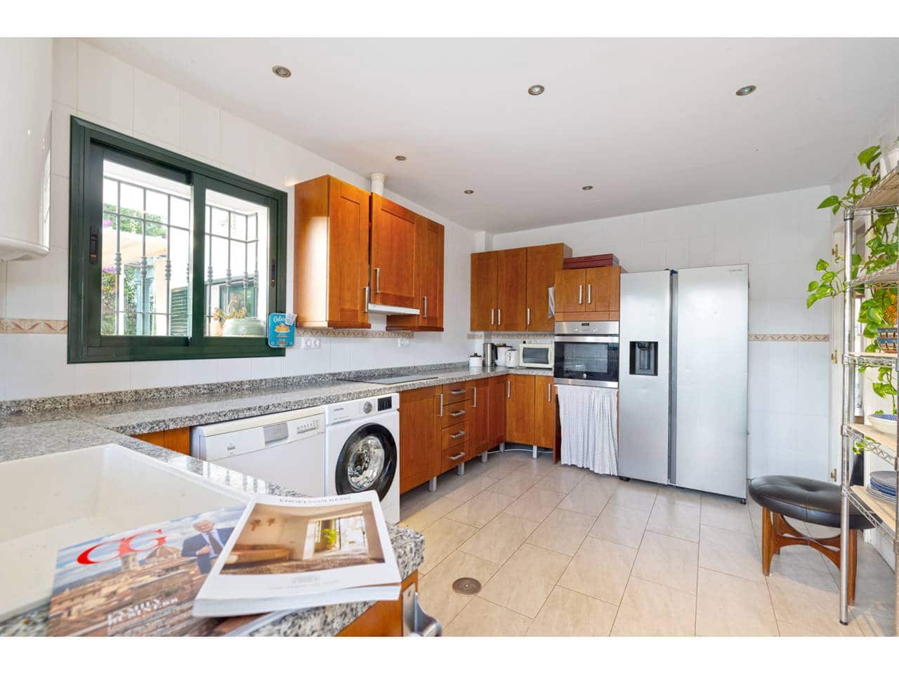 3 sypialnia Dom blizniak na sprzedaż w Manilva z basenem garażem - 549 000 € (Ref: 9400797)