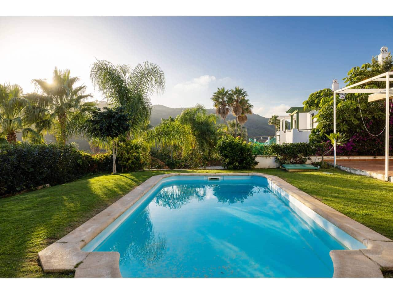 3 sypialnia Dom blizniak na sprzedaż w Manilva z basenem garażem - 549 000 € (Ref: 9400797)