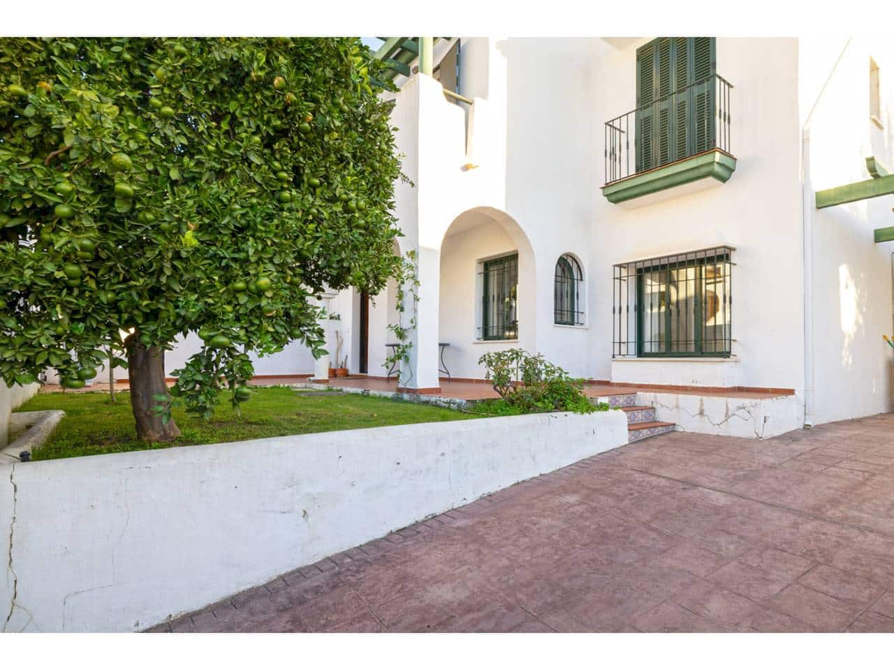 3 sypialnia Dom blizniak na sprzedaż w Manilva z basenem garażem - 549 000 € (Ref: 9400797)