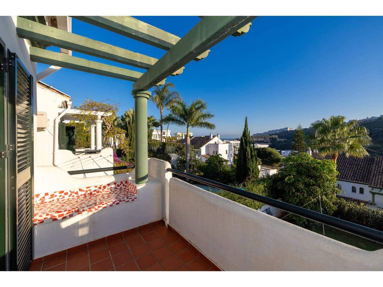 3 sypialnia Dom blizniak na sprzedaż w Manilva z basenem garażem - 549 000 € (Ref: 9400797)