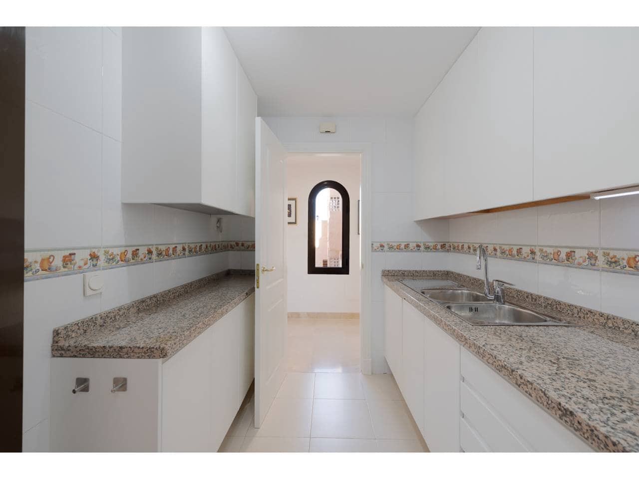 3 Zimmer Penthouse zu verkaufen in San Luis de Sabinillas mit Pool Garage - 529.000 € (Ref: 9400798)